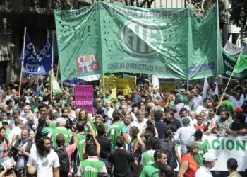 Caen decretos: ATE impulsa la movilización.