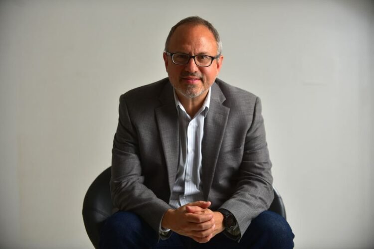 Piedrazos contra Diego Valenzuela en campaña.