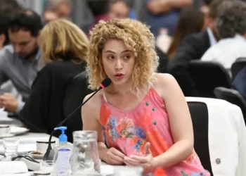 Arrieta denuncia corrupción en gestión de Milei.