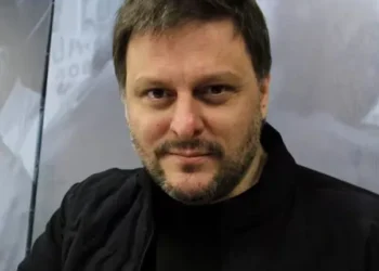 Leandro Santoro acusa a Karina Milei por robo a discapacitados.