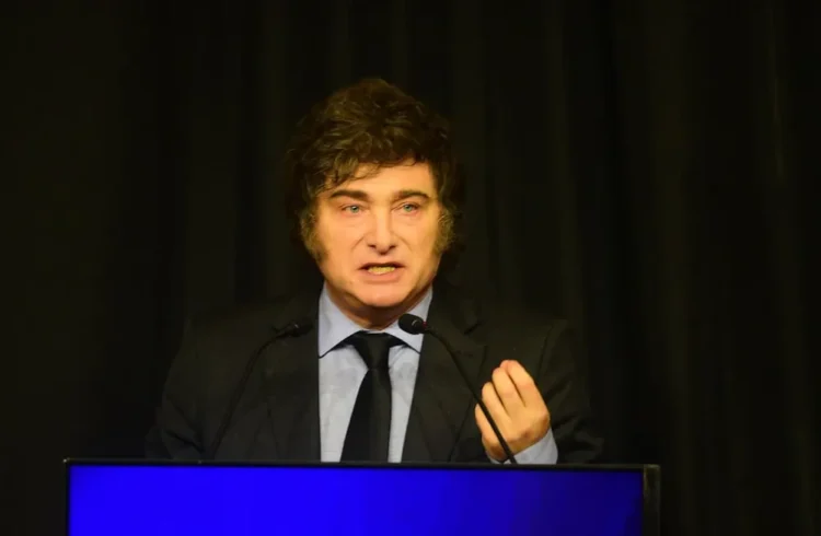 Milei busca apoyo en Wall Street, EE.UU. analiza desembolso.