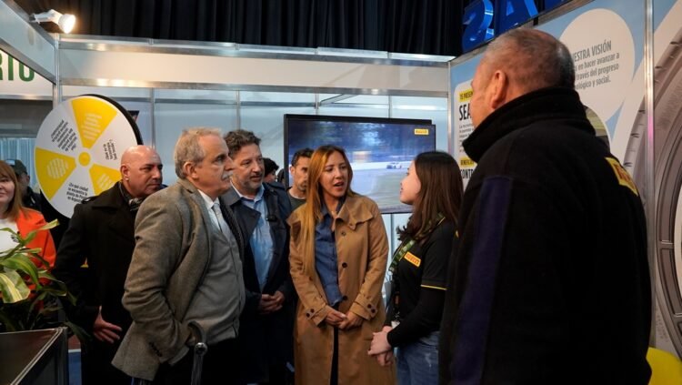 Wado De Pedro Y Guillermo Moreno Visitaron La Expo “hecho en Merlo”