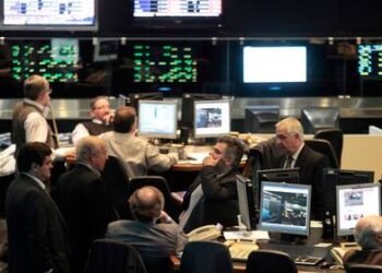 Caída del Merval impulsa recompra de acciones en Argentina.