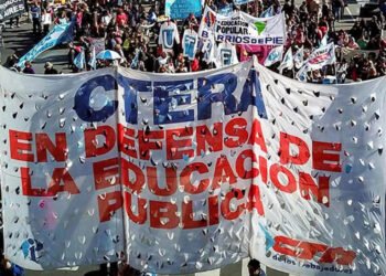 Maestros exigen salarios y presupuesto