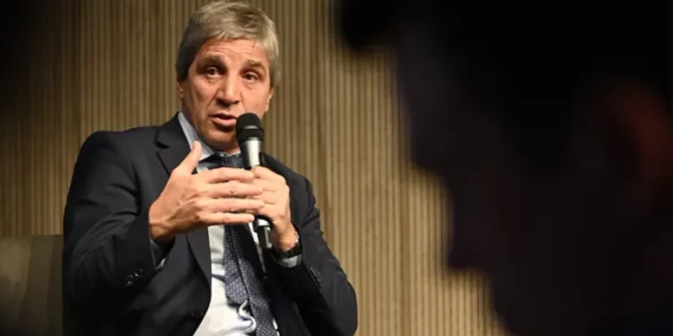 Dólar: Caputo asegura que “el lunes no pasa nada”