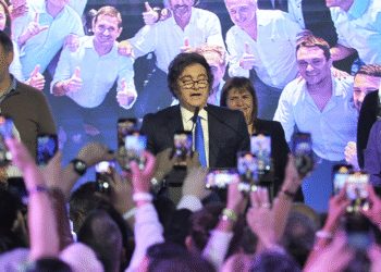 Javier Milei: “Comienza la construcción de la Argentina grande”.