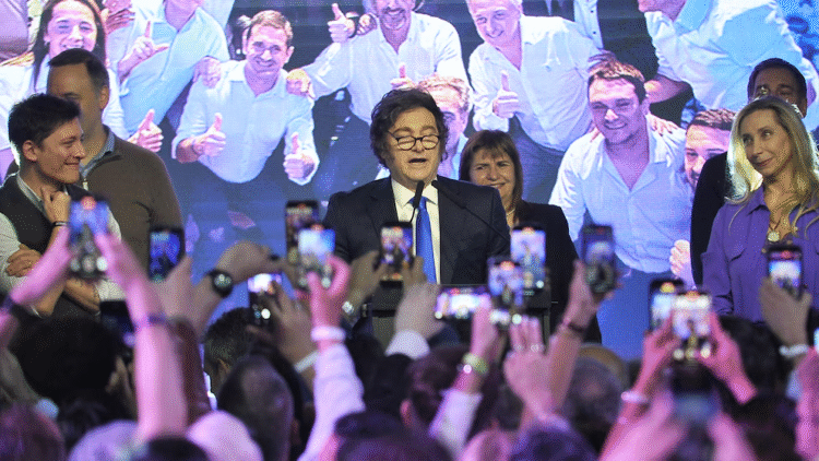 Javier Milei: “Comienza la construcción de la Argentina grande”.