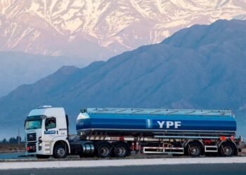 Nuevas tarifas de transporte de hidrocarburos para YPF.