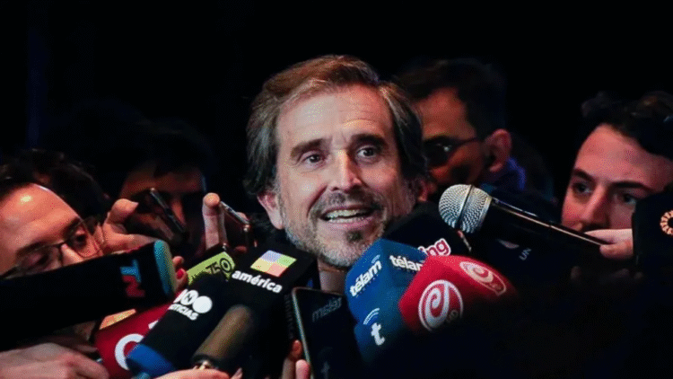 Bertie Benegas Lynch: Un desafío a la política tradicional.