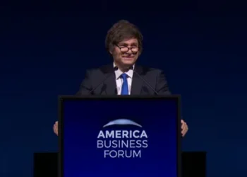 Milei elogia a Messi y hace broma política en Miami.