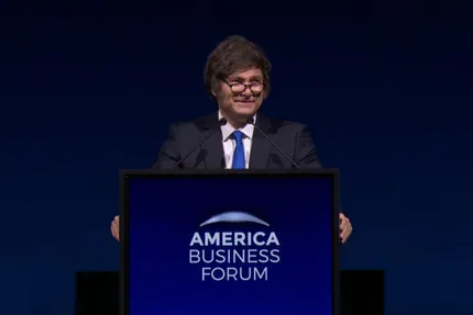 Milei elogia a Messi y hace broma política en Miami.