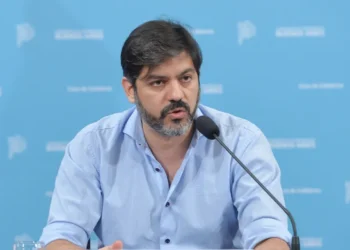 “Nos discriminan”: Bianco presiona a Santilli por Kicillof.