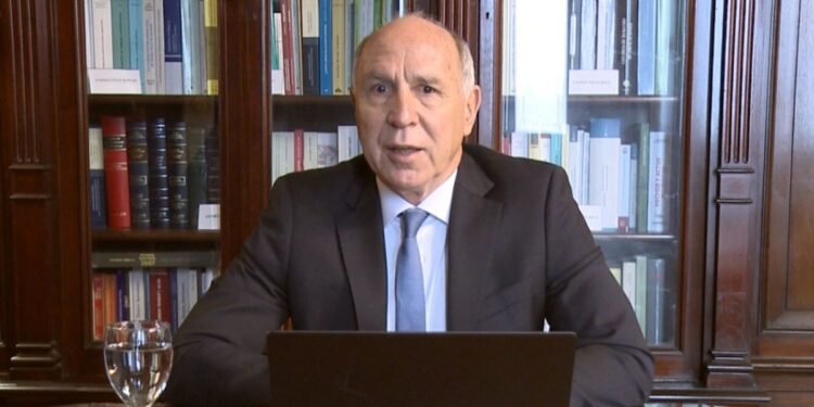 El exjuez Lorenzetti desliza: “CFK no es presa política”.