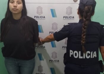 Detenida por extorsionar clientes por internet