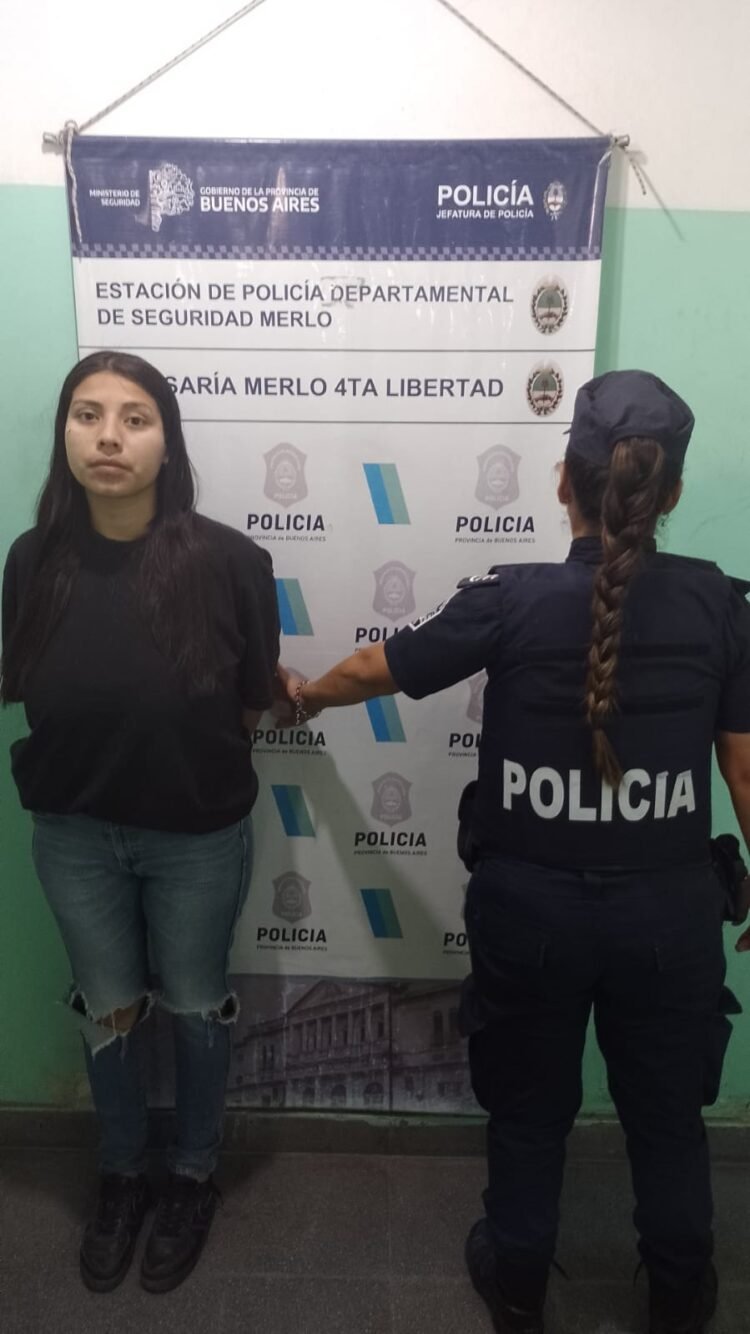 Detenida por extorsionar clientes por internet