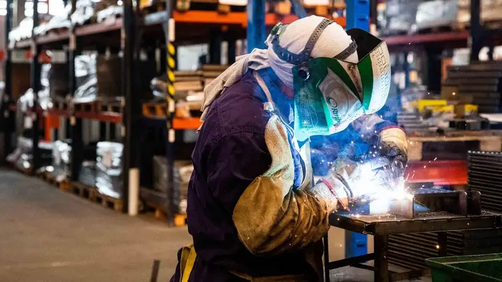 Noviembre negro: la economía sufre su primer revés anual.