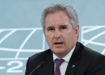 Diputados exigen explicaciones por deuda de US$1000M.