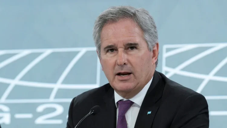 Diputados exigen explicaciones por deuda de US$1000M.