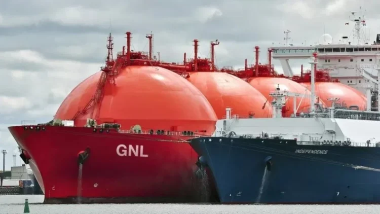 Privatizan la importación y comercio de GNL.