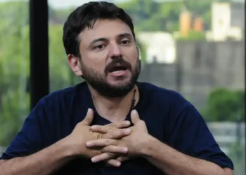 Duro mensaje de Grabois a Adorni por el fuego en Patagonia.