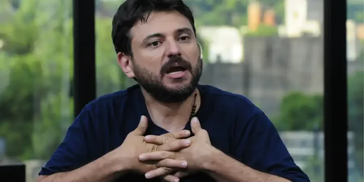 Duro mensaje de Grabois a Adorni por el fuego en Patagonia.