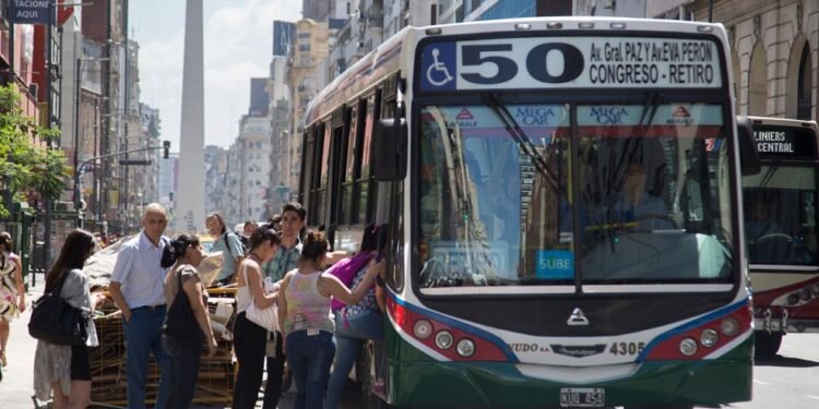 Suba de boleto: Gobierno abre consulta ciudadana por colectivos.