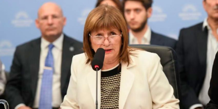 Patricia Bullrich apoya la reforma y critica la “decadencia K”.