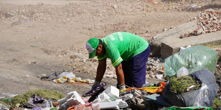 Merlo impone fuertes multas y líneas telefónicas para denunciar a quienes ensucian los espacios públicos