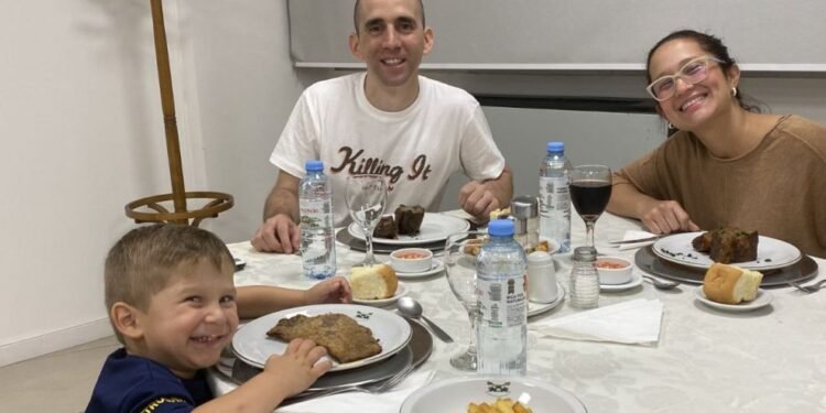 Gallo rompe el silencio después de 448 días en prisión.