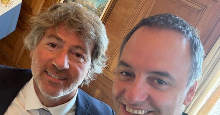 Manuel Adorni se mantiene activo tras su retorno: recibió a Bullrich y Mahiques mientras aguarda a Santilli y Pettovello