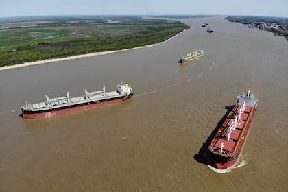 Empresas estadounidenses exploran oportunidades en la Hidrovía en medio de la competencia entre gigantes