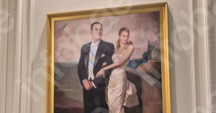 El Gobierno retira un retrato de Perón y Evita de la Casa Rosada y considera opciones