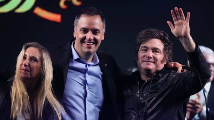 Adorni se pronuncia en medio de la controversia por sus viajes: “No tengo nada que esconder”