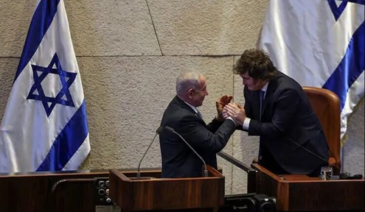 Desde Israel, Milei envía un tributo al Papa.