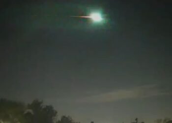 Un bólido ilumina el cielo de Buenos Aires y sorprende a los espectadores