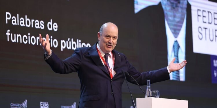 Sturzenegger propone legislación para empresas dirigidas completamente por inteligencia artificial