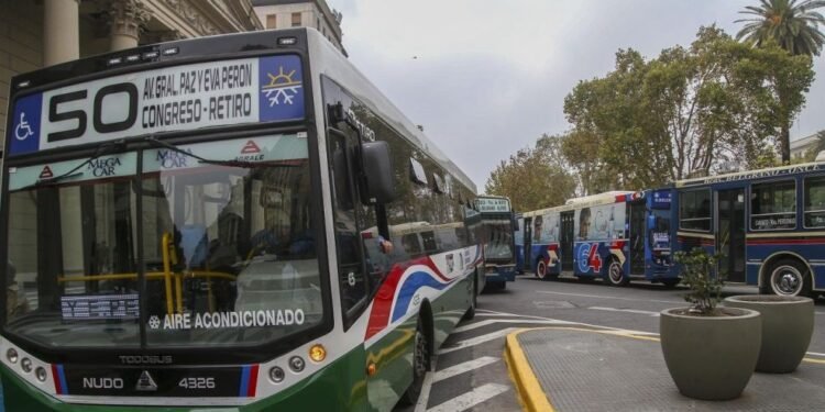 Paro de colectivos: la reunión con la provincia de Buenos Aires, la transferencia que no impactó y lo que esperan las empresas del Gobierno