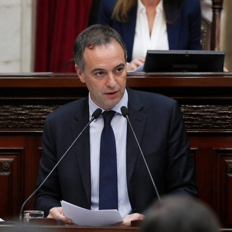 El Desafío de Adorni en el Congreso: Un Momento Crítico para el Gobierno