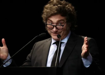 Desde el aire: Javier Milei destapa el “Súper RIGI”, su “mega bomba” de inversión.