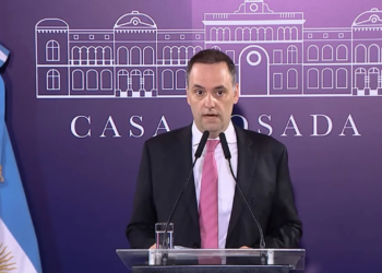 Manuel Adorni vuelve a esquivar preguntas sobre su crecimiento patrimonial