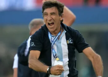 Gustavo Costas se despide de Racing: un agradecimiento a los hinchas y una omisión notable