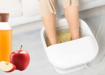 Remojo de pies con vinagre de manzana: Momento ideal y beneficios