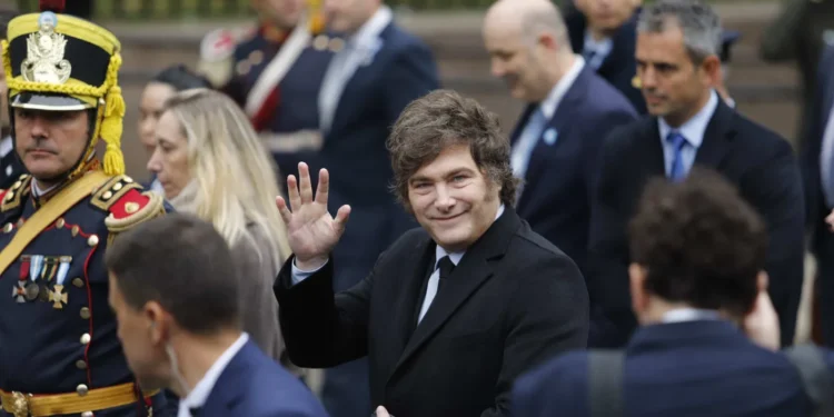 Milei evita confrontación con la Iglesia y se muestra optimista sobre la visita del Papa León XIV