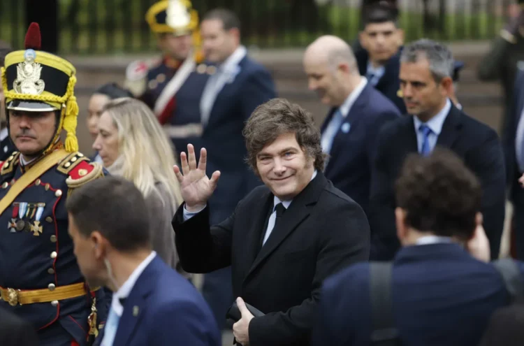 Milei evita confrontación con la Iglesia y se muestra optimista sobre la visita del Papa León XIV