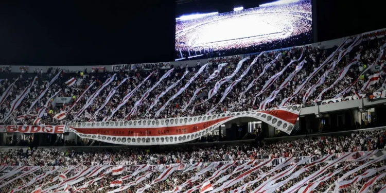 Descontento en la hinchada de River tras el primer tiempo: silbidos hacia los jugadores