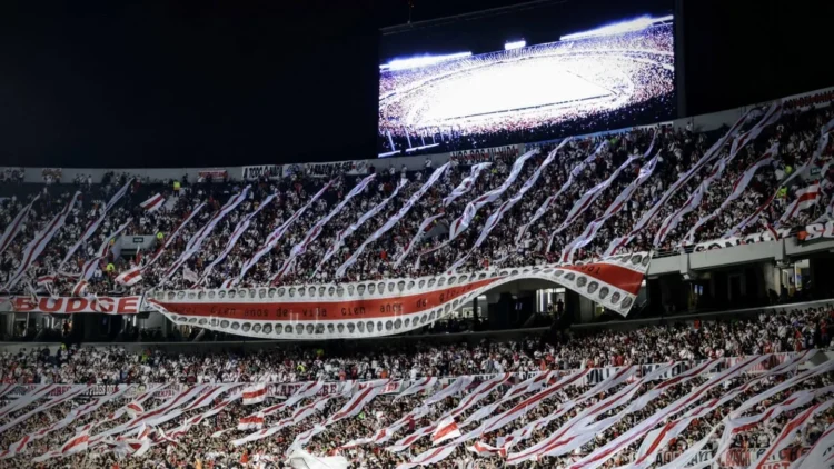 Descontento en la hinchada de River tras el primer tiempo: silbidos hacia los jugadores