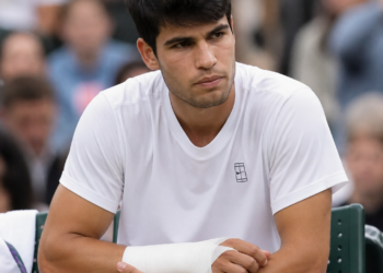 Carlos Alcaraz se retira de Wimbledon por una lesión en la muñeca