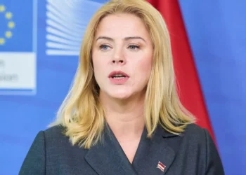 La renuncia de la primera ministra de Letonia genera preocupación por la estabilidad en el flanco báltico de la OTAN