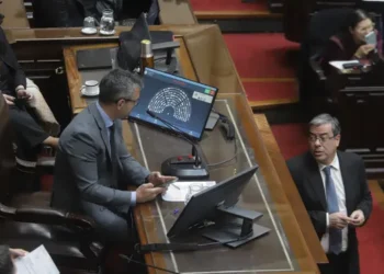 La Libertad Avanza busca proteger a Manuel Adorni y revisar el régimen de zonas frías en Diputados