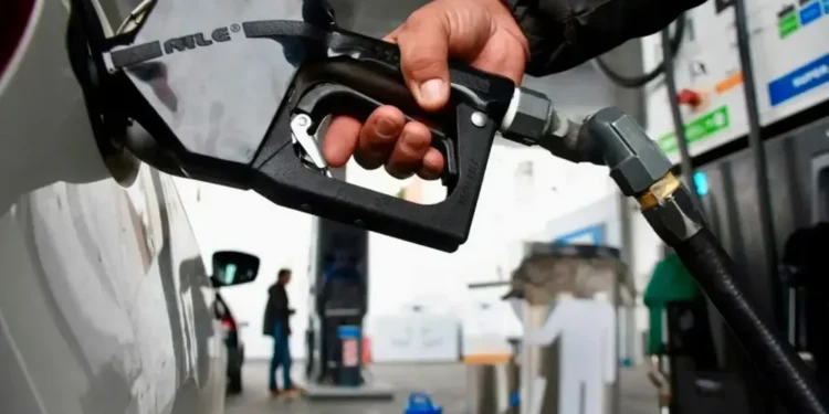 El Gobierno aplaza la implementación de impuestos a los combustibles hasta julio de 2026